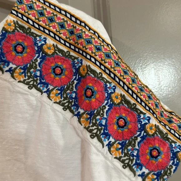 Caslon white short sleeve top with embroidery on the sleeves - Picture 2 of 3